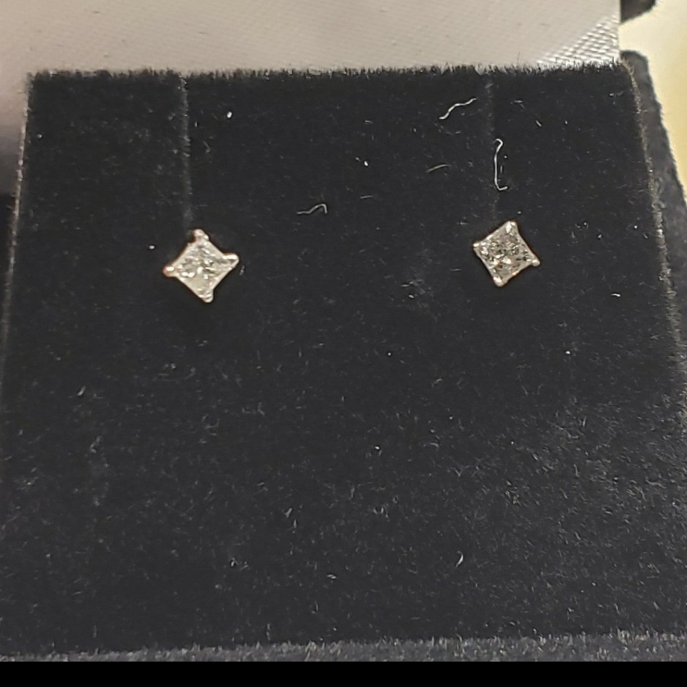 14k solid gold geniune diamond solitaire stud earings - Picture 8 of 9